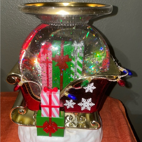 Bath & Body Works Santa Sleigh Water Globe 3 Wick Candle Holder - Picture 2 of 9